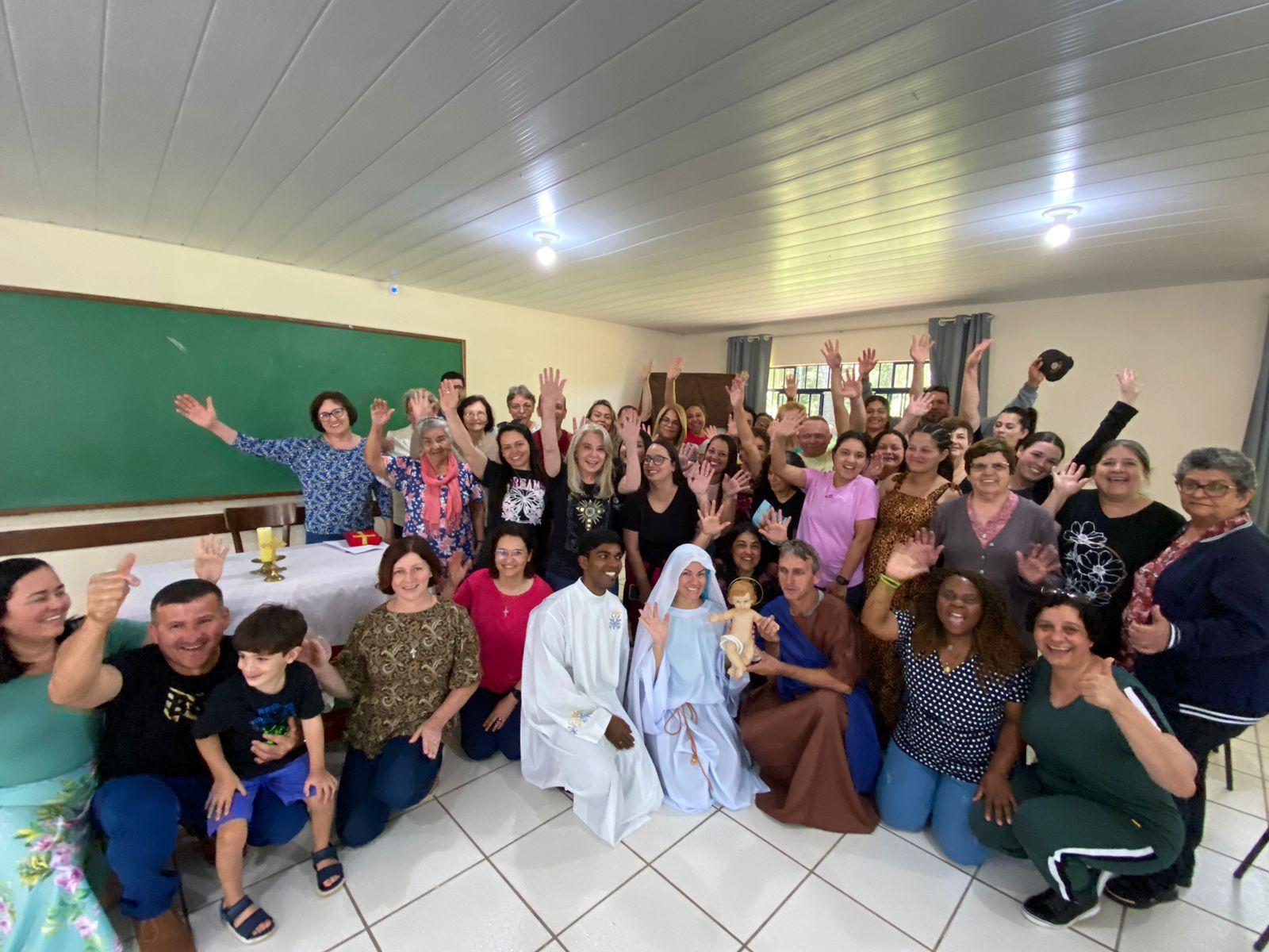 COLABORADORES SE REUNEM PARA CONFRATERNIZAÇÃO